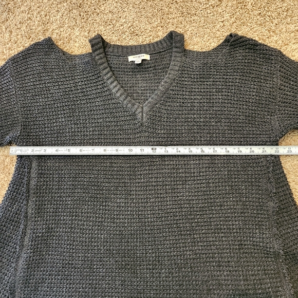 Umgee cold shoulder sweater Size L Color Gray - Picture 5 of 11